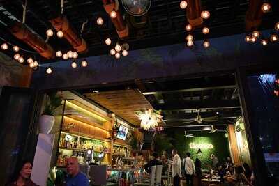 Escape Lounge And Rooftop