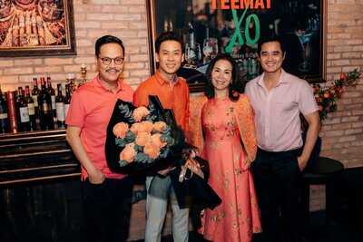 Teemayxo - Dining & Lounge