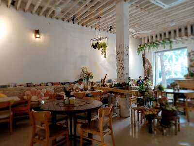 Secret Garden Cafe'