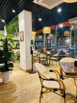 Al Fresco's Hoàng Ngân