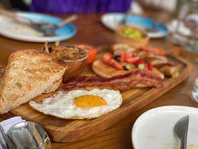 Sol Kitchen & Bar District 7