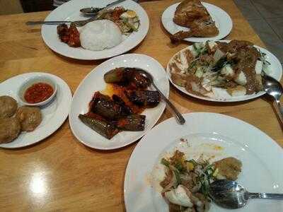 Hos, Indonesian-vietnamese Restaurant