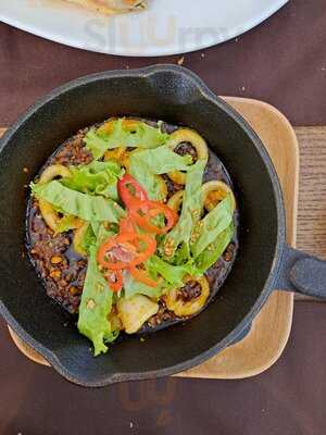 Le Comptoir Bistro & Books