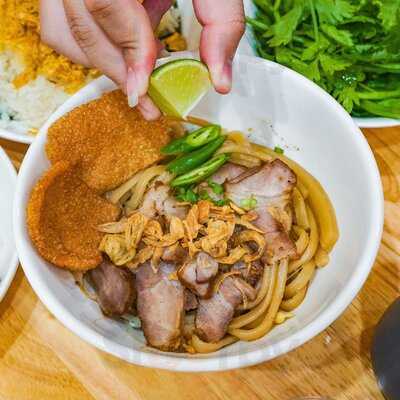 Cao Lau Xoi My Xiu Nha 39