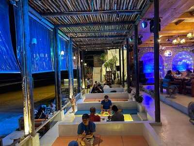 Lounge Beach Bar & Restaurant