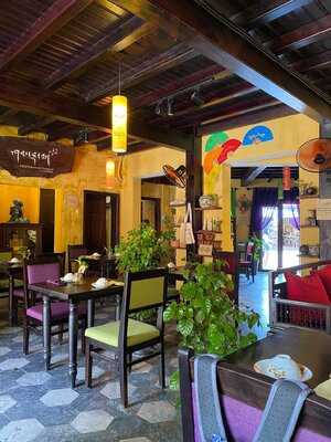 Shamballa Vegetarian, Restaurant & Lounge