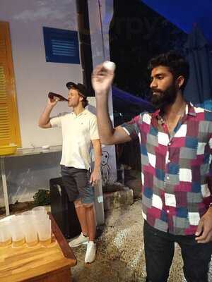 Uno Bar & Restaurant