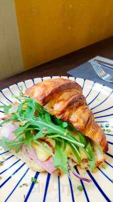 Tartine Saigon - 215 Ly Tu Trong, Q1