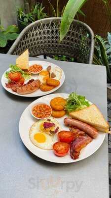 Tartine Saigon - 215 Ly Tu Trong, Q1