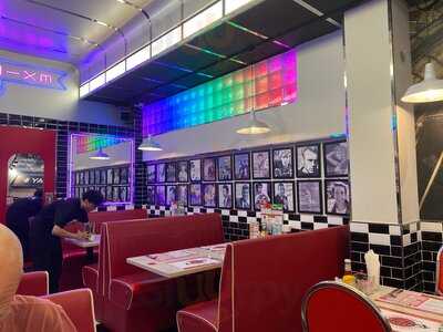 Eddie's D1 New York Diner & Deli