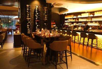 Sine Qua Non - Dine & Wine Experience