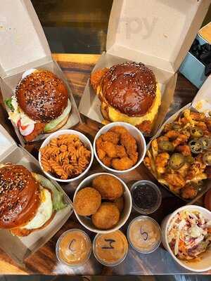 Mad Roosta | Burgers & Chicken