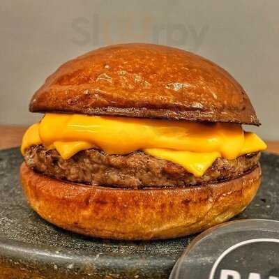 Mad Roosta | Burgers & Chicken