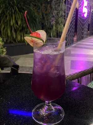 Aira Sky Bar & Lounge