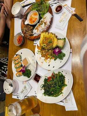 Nhà Hàng Nhà Bếp Chợ Hàn