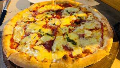 Cardi Pizzeria Bạch Đằng