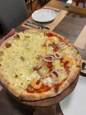 Cardi Pizzeria Bạch Đằng