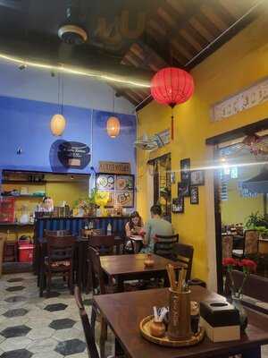 A Little Kitchen - Bep Nho