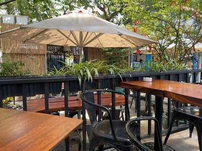 Dolphy Cafe Nguyen Van Huong