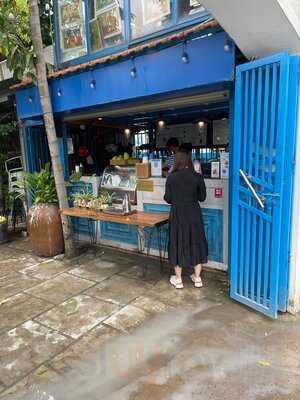 Dolphy Cafe Nguyen Van Huong