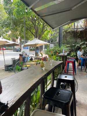 Dolphy Cafe An Phu