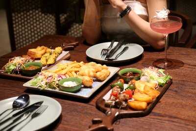 Tre Coffee - Lounge & Dining