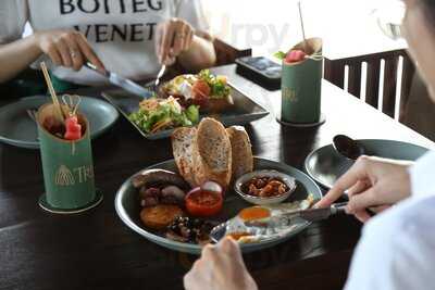 Tre Coffee - Lounge & Dining