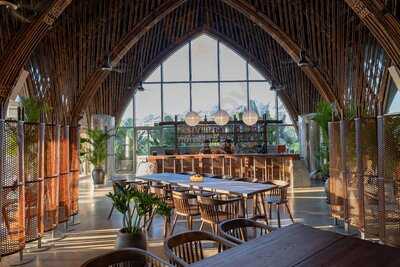 Tre Coffee - Lounge & Dining