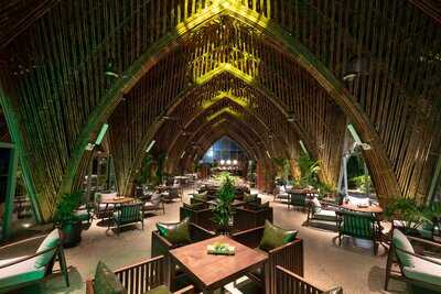 Tre Coffee - Lounge & Dining