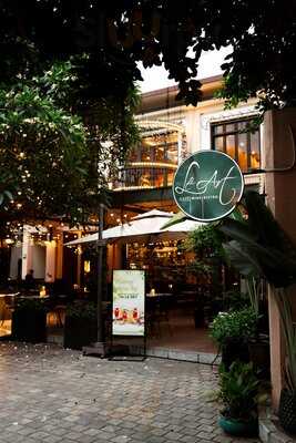 Le Art Cafe Wine Bistro