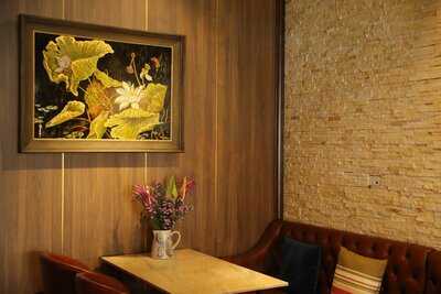 Le Art Cafe Wine Bistro