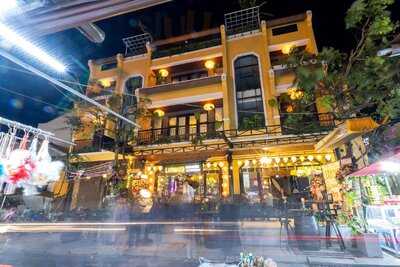 Pho Hoi Pub & Restaurant