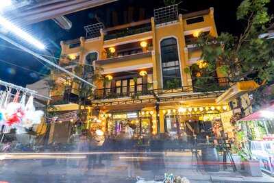 Pho Hoi Pub & Restaurant