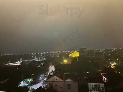 Deli Sky Bar & Coffee Lounge