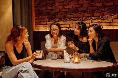 Bến Lakeside Cocktail Bar & Kitchen