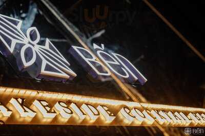 Bến Lakeside Cocktail Bar & Kitchen