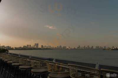 Bến Lakeside Cocktail Bar & Kitchen