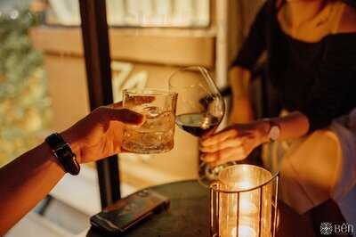 Bến Lakeside Cocktail Bar & Kitchen