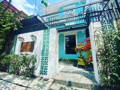 Knock Knock Coffee & Live Music