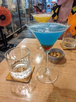 Hoi An T/t Cocktail Bar, Coffee & Antiques