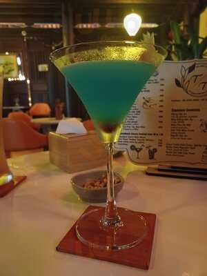 Hoi An T/t Cocktail Bar, Coffee & Antiques