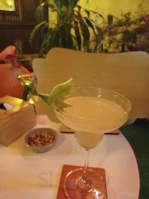 Hoi An T/t Cocktail Bar, Coffee & Antiques