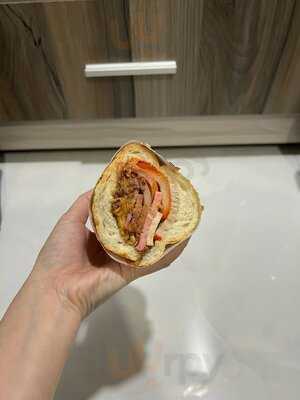 Bánh Mì Bà Huynh - Madam Win