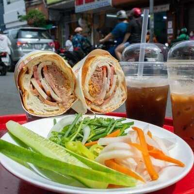 Bánh Mì Bà Huynh - Madam Win