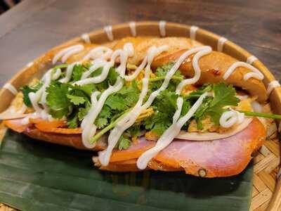 Bánh Mì Mẹ Ỉn