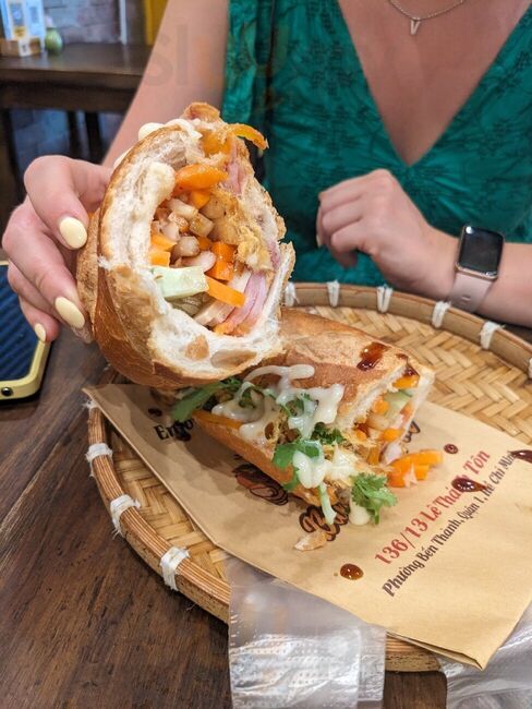 Bánh Mì Mẹ Ỉn