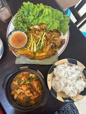 Cây Me An Bàng Restaurant ( The Tamarind Tree Restaurant )