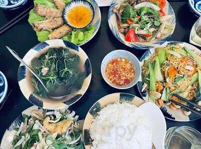 Cây Me An Bàng Restaurant ( The Tamarind Tree Restaurant )