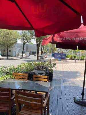 Highlands Coffee Tôn Đức Thắng