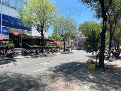 Highlands Coffee Tôn Đức Thắng